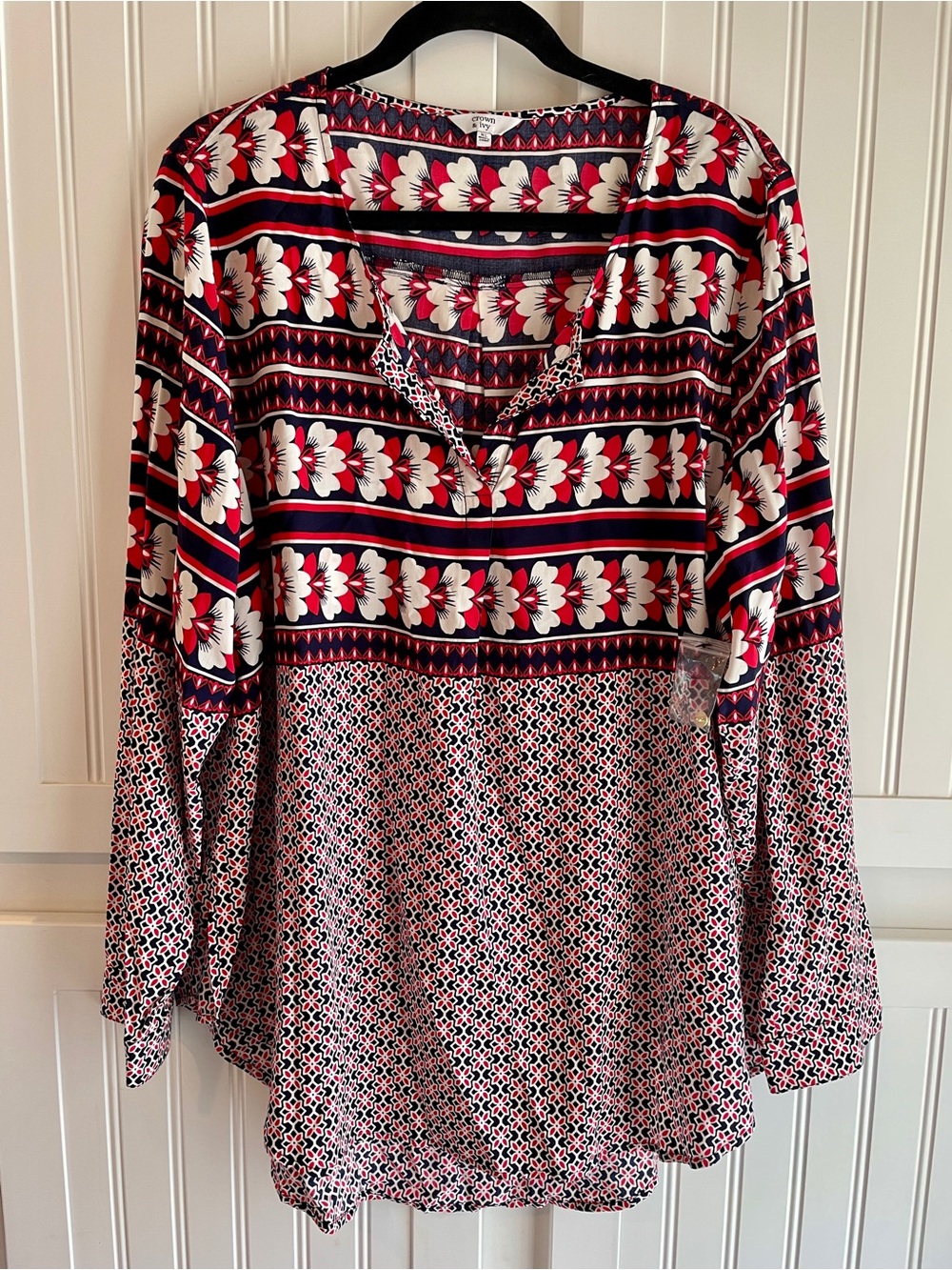 crown & ivy Red White Navy Mixed-Print Long-Sleeve Tunic Blouse